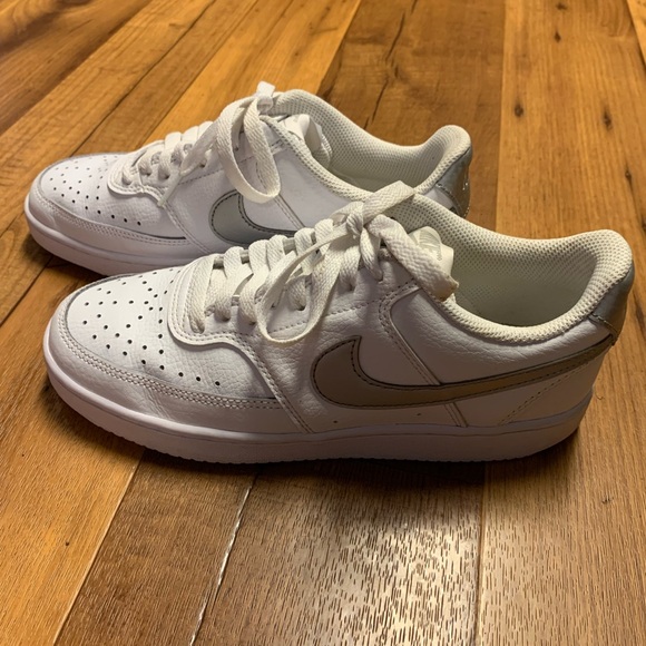 Nike Air Max Excee Athletic Sneakers Leather Size 7 Women’s or Youth EUC - Picture 4 of 9